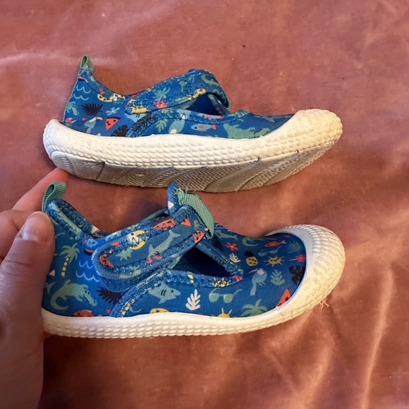 Cat & Jack Toddler water shoes - Picture 4 of 6